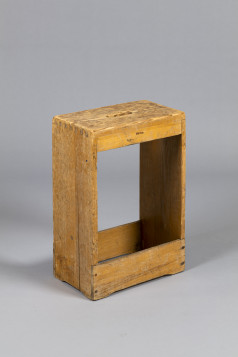 Hocker aus Holz