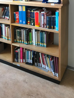 Bücherregal aus Holz