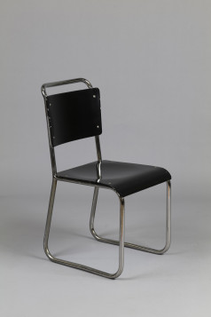 Stuhl aus Stahl